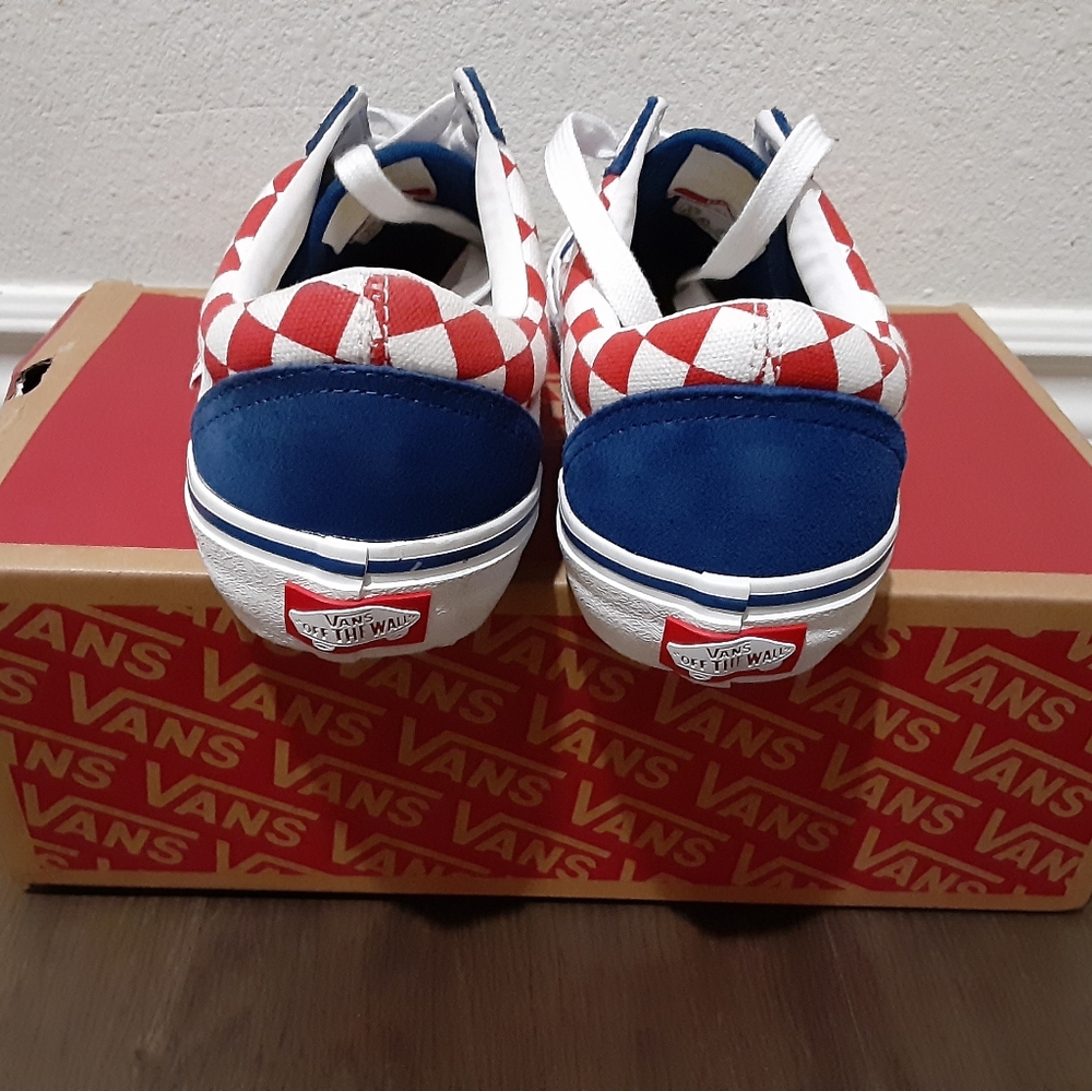 Vans - Picture 2 of 4